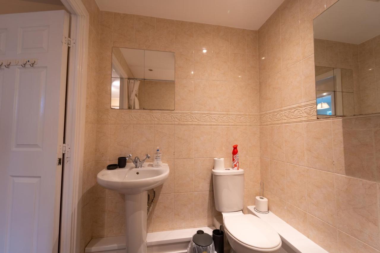 Luxury 2 Bed Apartment - Near Heathrow, Legoland, Windsor Slough Ngoại thất bức ảnh