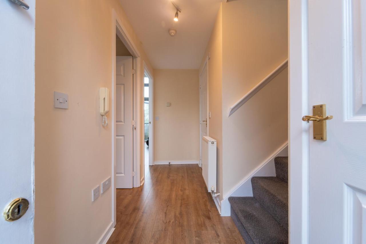 Luxury 2 Bed Apartment - Near Heathrow, Legoland, Windsor Slough Ngoại thất bức ảnh