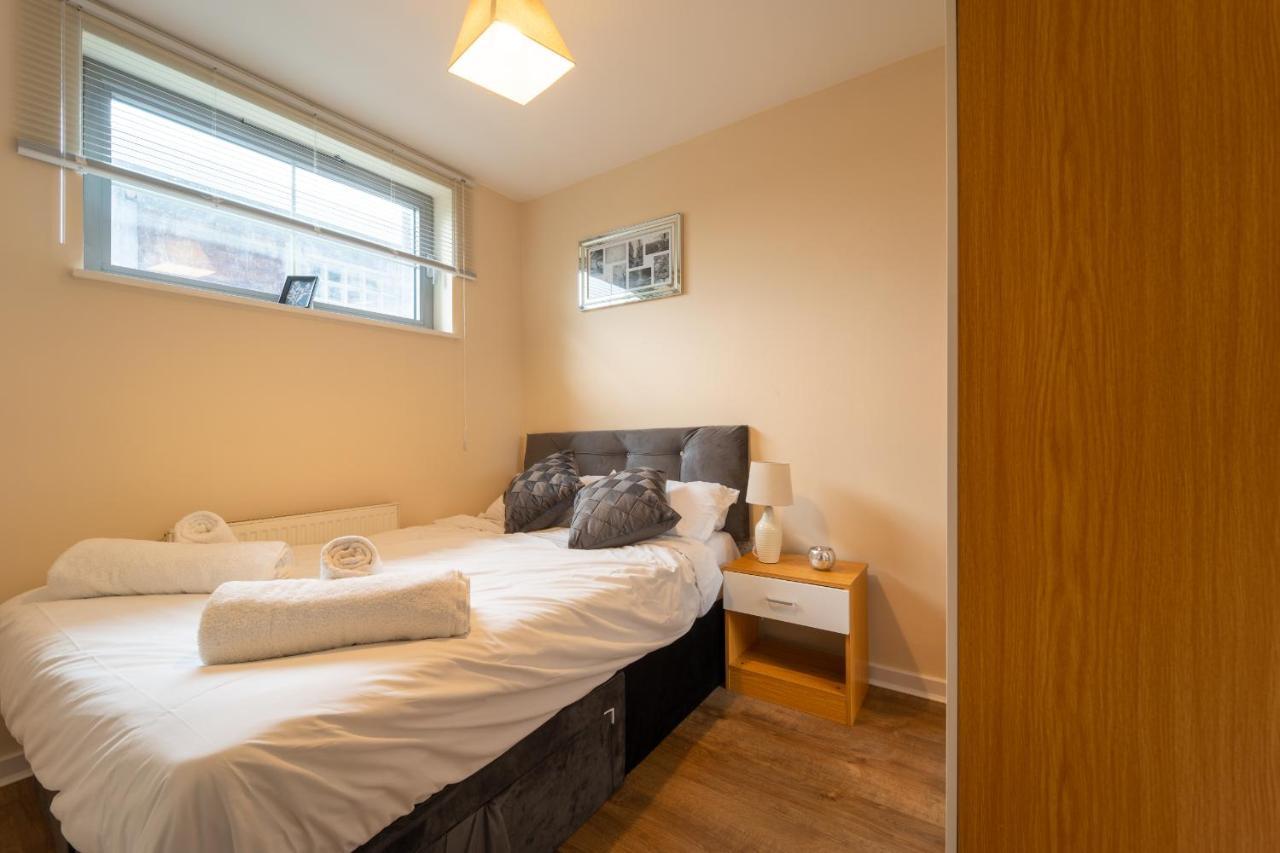 Luxury 2 Bed Apartment - Near Heathrow, Legoland, Windsor Slough Ngoại thất bức ảnh